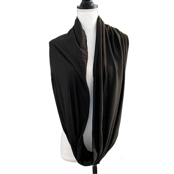 Beyond Yoga Zipper Pocket Infinity Jersey Knit Casual Scarf One Size in Black - Picture 4 of 8